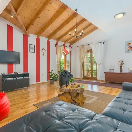 Vila Irena * Rebići