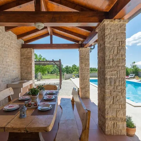 Villa Vila Irena Rebici